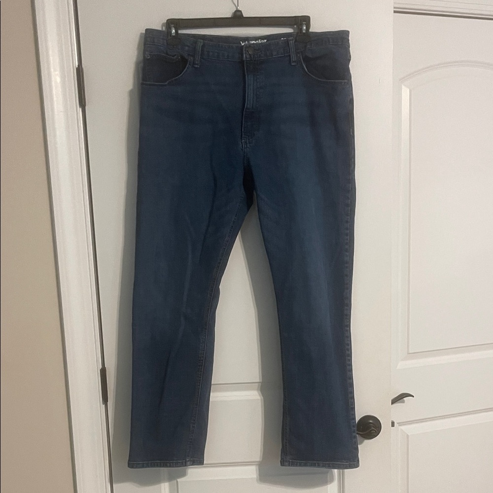 Wrangler Men's Deep Blue Relaxed Jeans 40 x 30